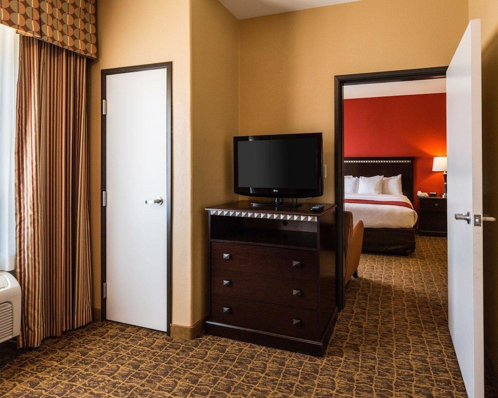 Spark By Hilton Pearland 18/37