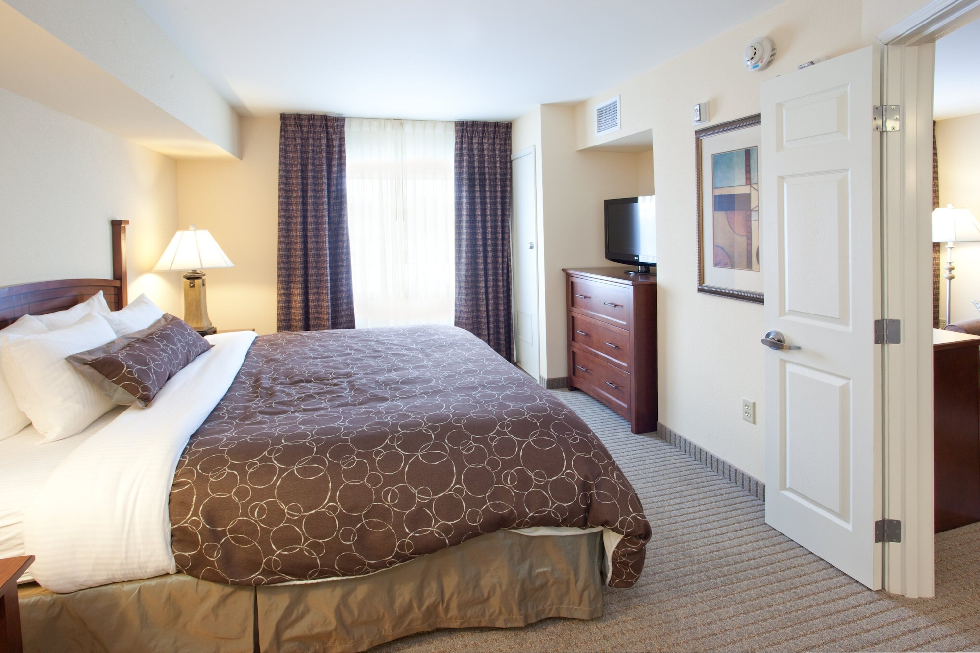 Suite, Queen Bed, River View, Kitchen