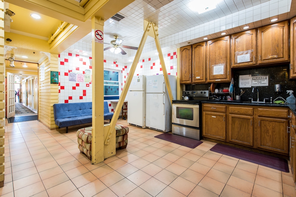 European Hostel 5/51