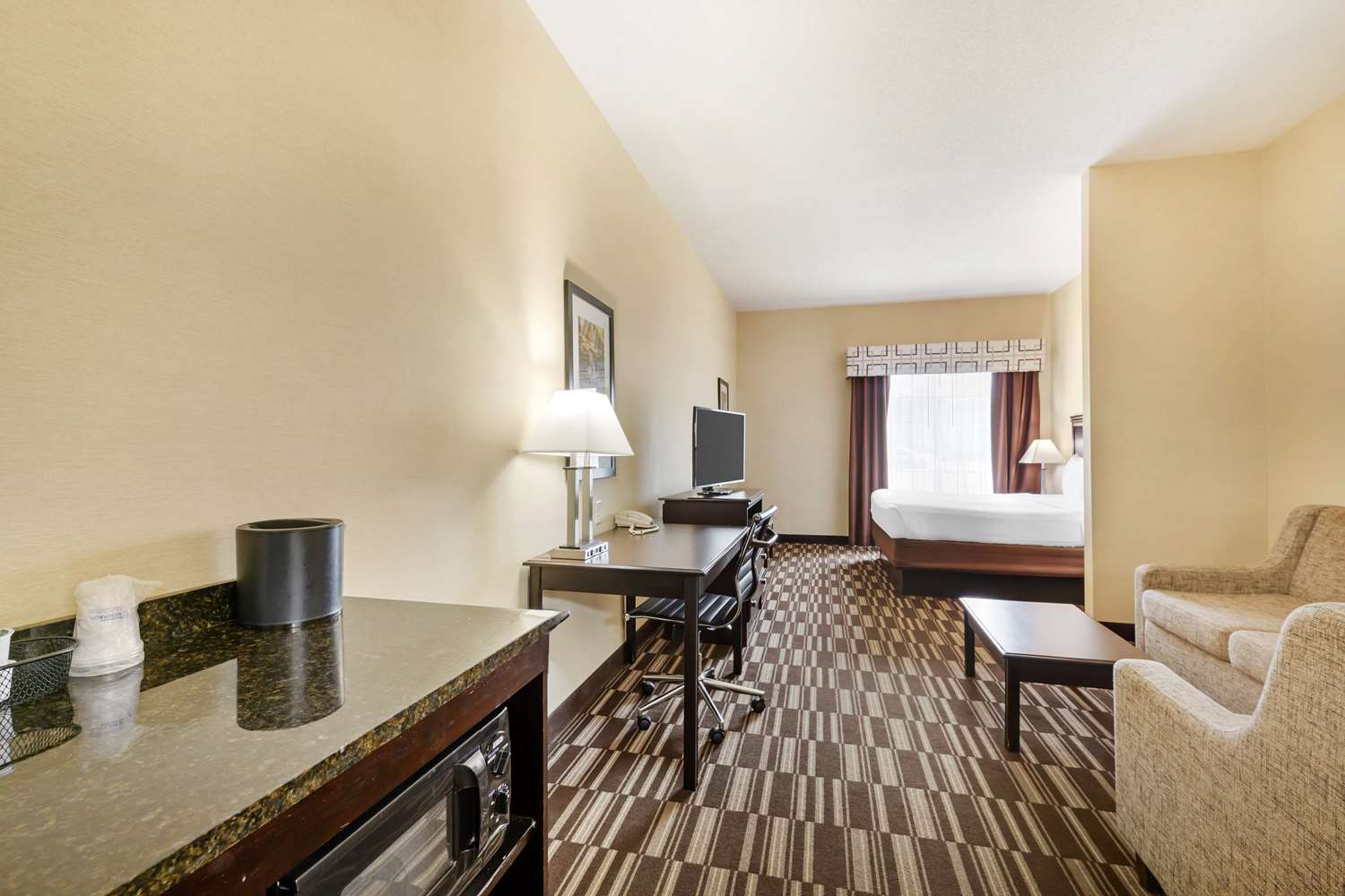 Mini, Suite, King Bed, Sofa، Best Western Plus Victor Inn & Suites 3/3