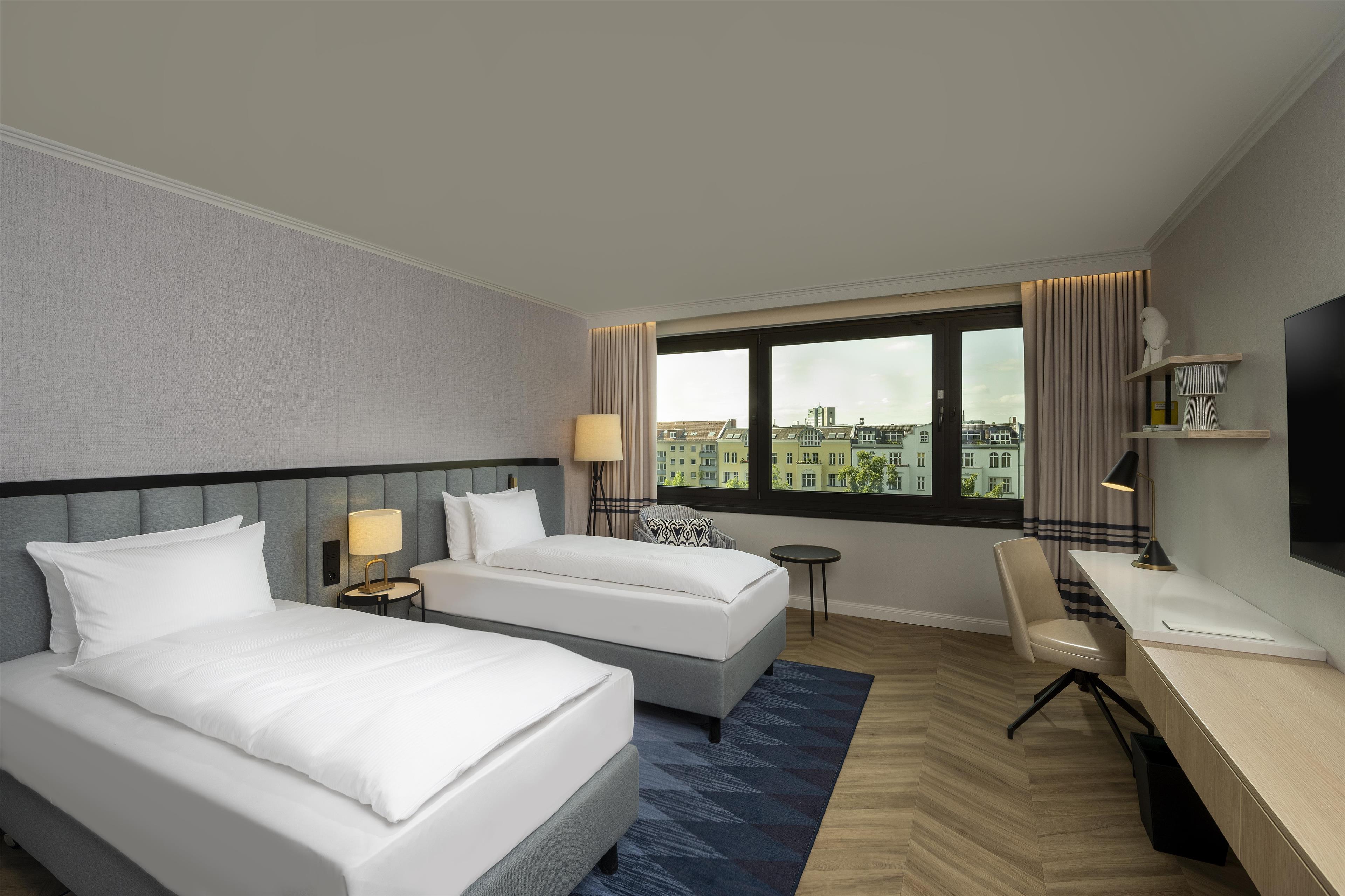 EXECUTIVE, TWIN BEDS, LOUNGE ACCESS