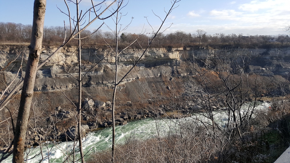 River Rapids Inn 34/57