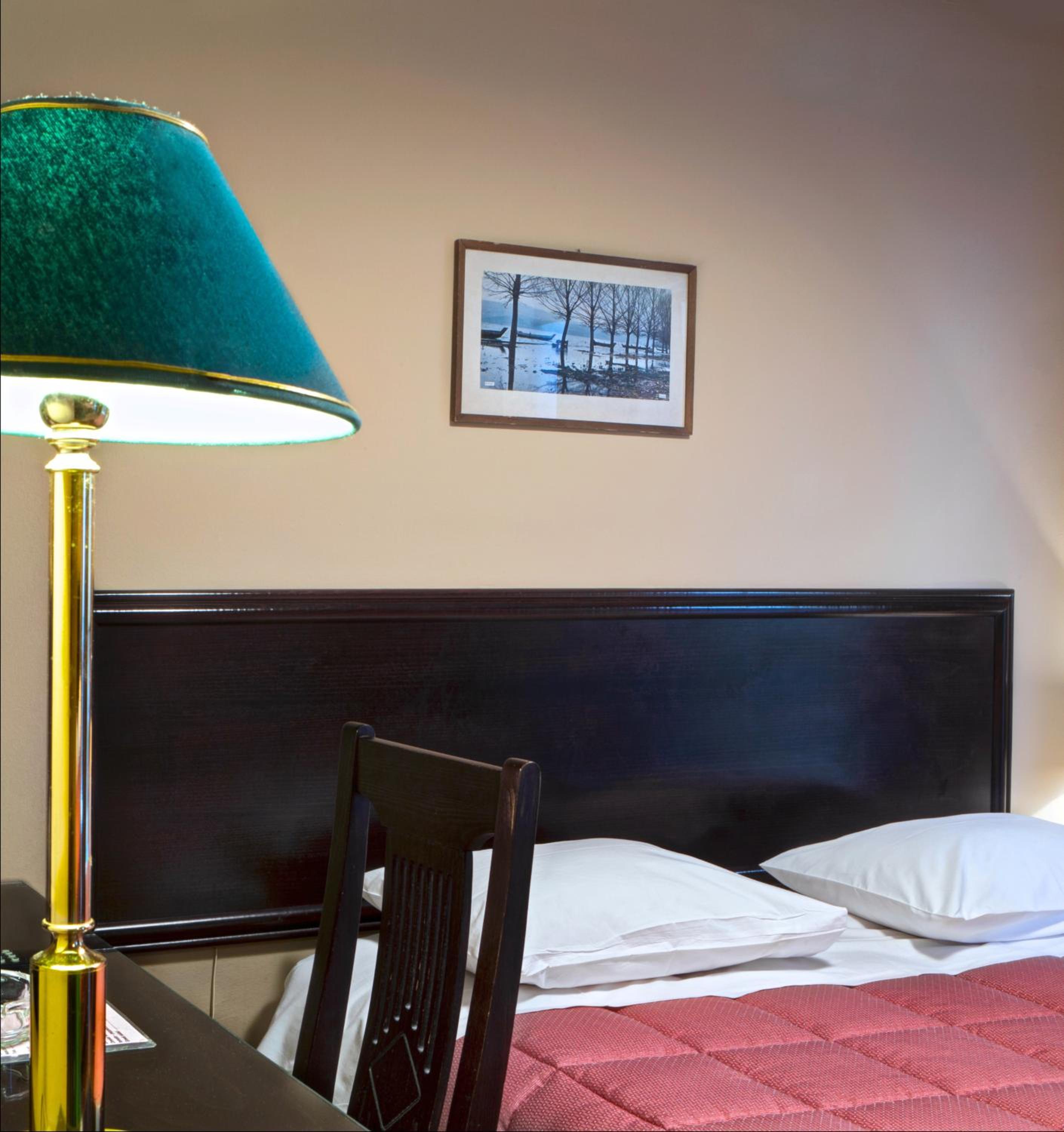 ROOM, QUADRUPLE