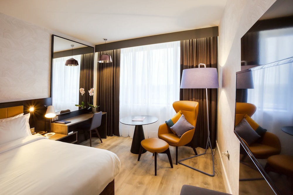 Clayton Hotel Dublin Airport Central 26/72