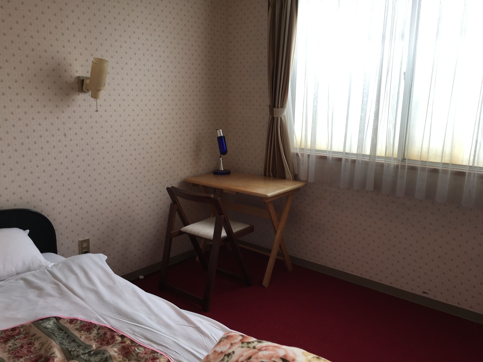 ROOM, SINGLE, SHARED BATHROOM