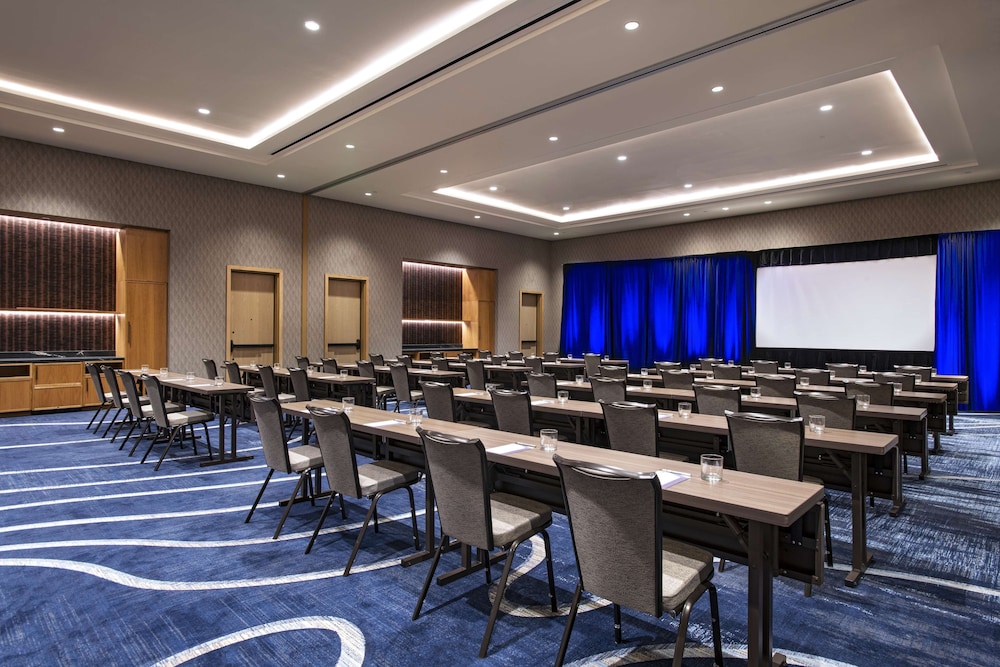 Hyatt Regency Conroe 33/45