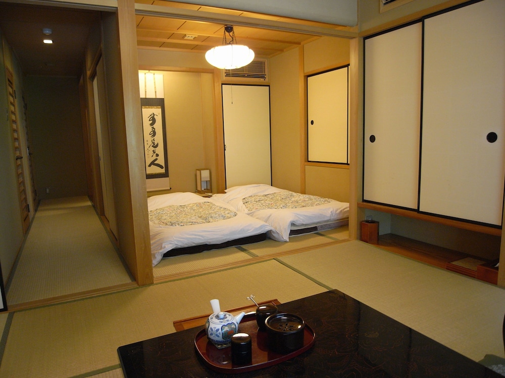 Kawakamiya Kasuitei 18/62