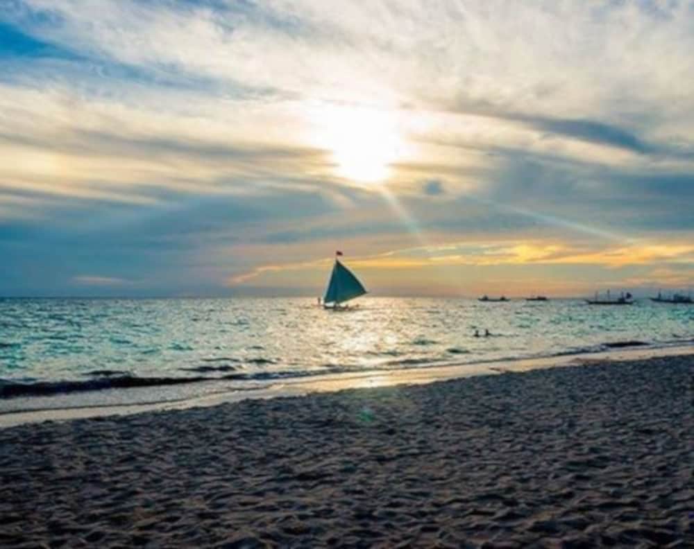 Crimson Resort & Spa Boracay 41/62