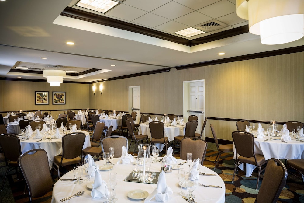 Hilton Garden Inn Hampton Coliseum Central 51/53