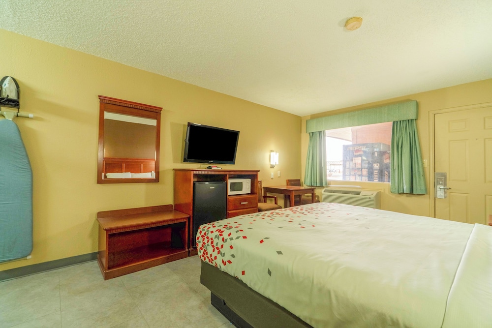 غرفة بسرير كينج، Crown Inn - Denver, Tx 2/7