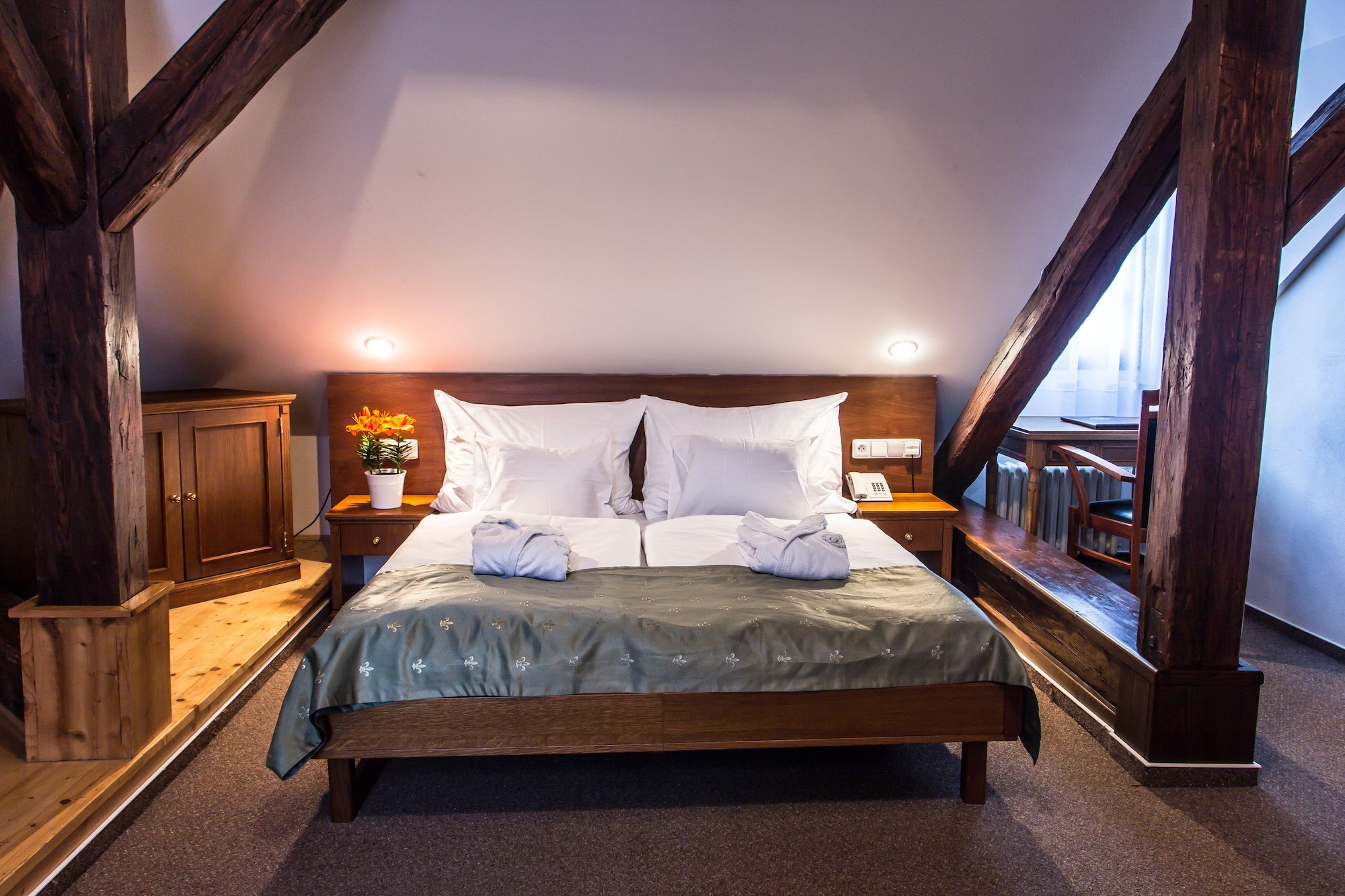 Deluxe, King Bed, Castle View, Terrace