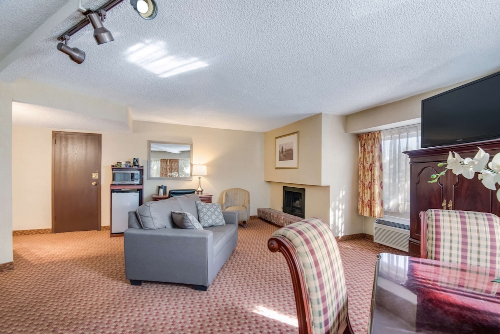 SureStay Plus Hotel by Best Western Reno Airport 55/91