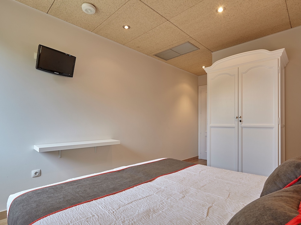 Hostal Nobadis by Vivere Stays 4/16