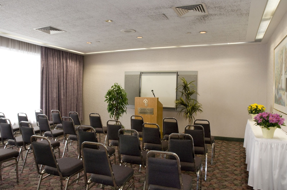 Cartier Place Suite Hotel 56/64
