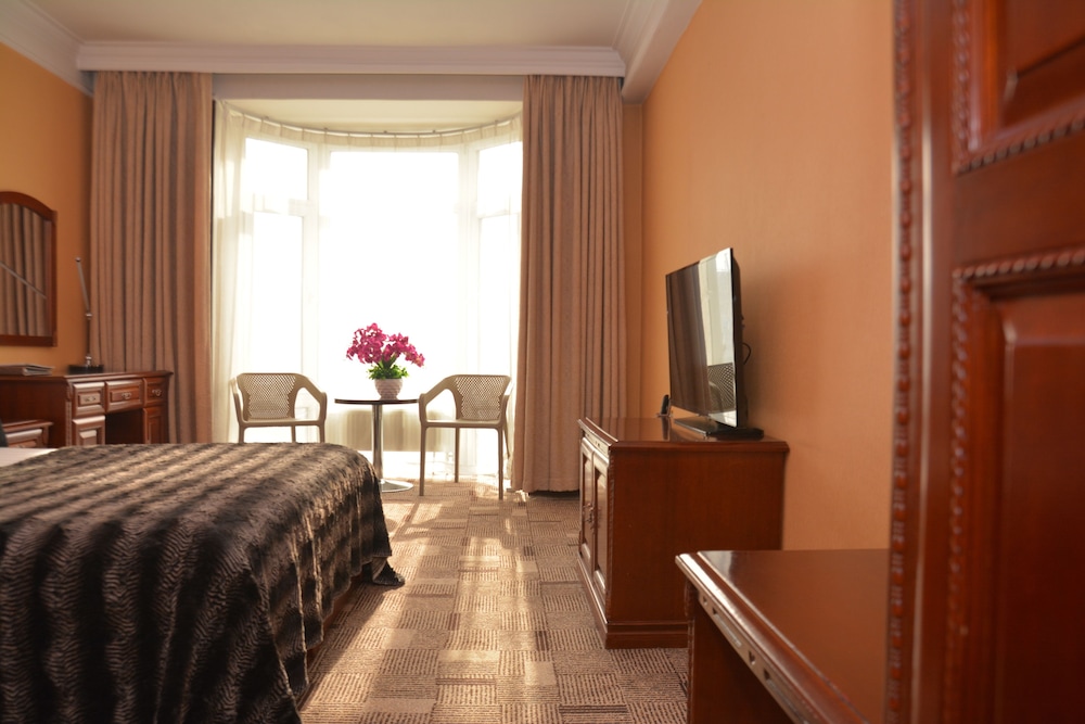 New West Hotel 25/50