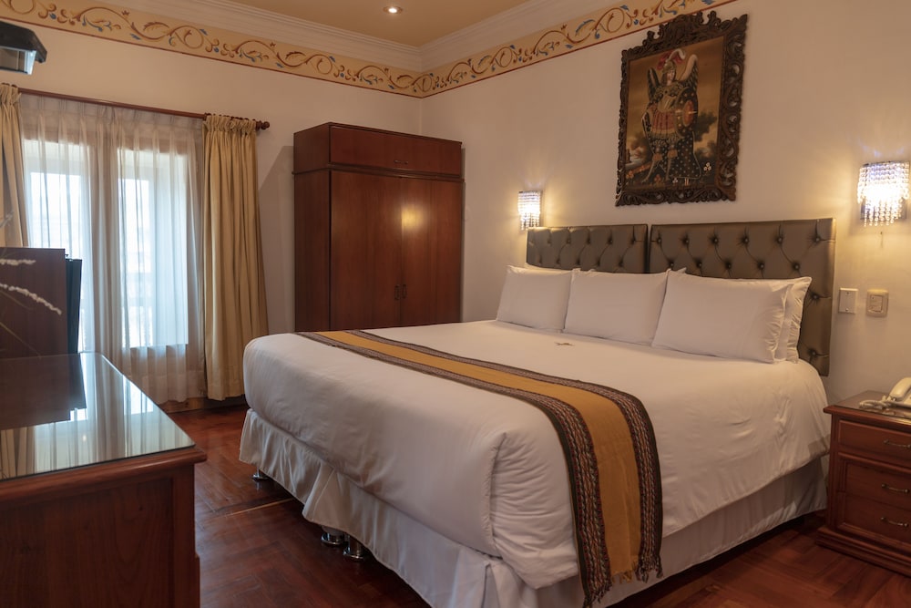 EXECUTIVE, SUITE