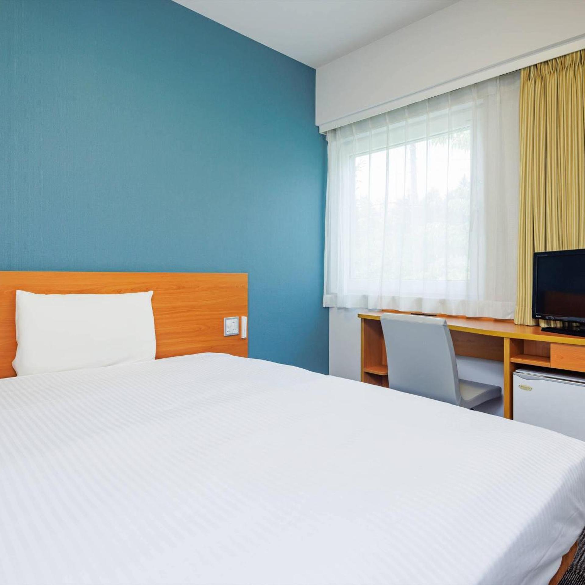 ROOM, QUEEN BED
