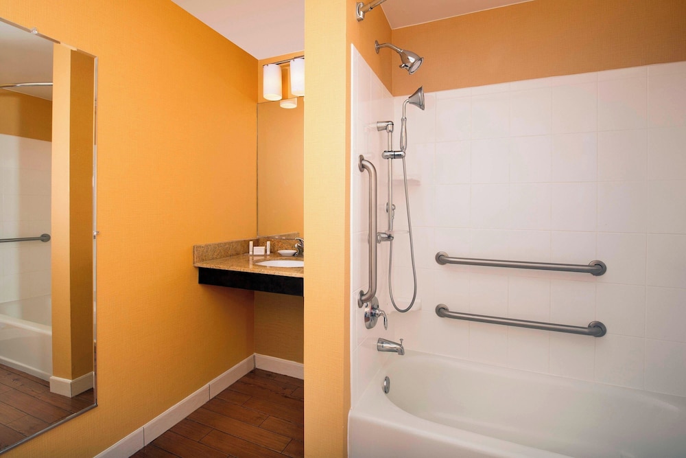 2 Bedrooms, Suite, Accessible
