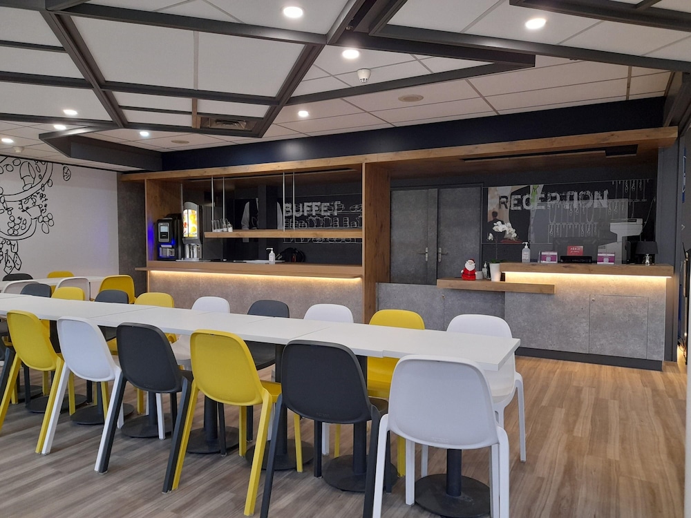 restaurant cafeteria