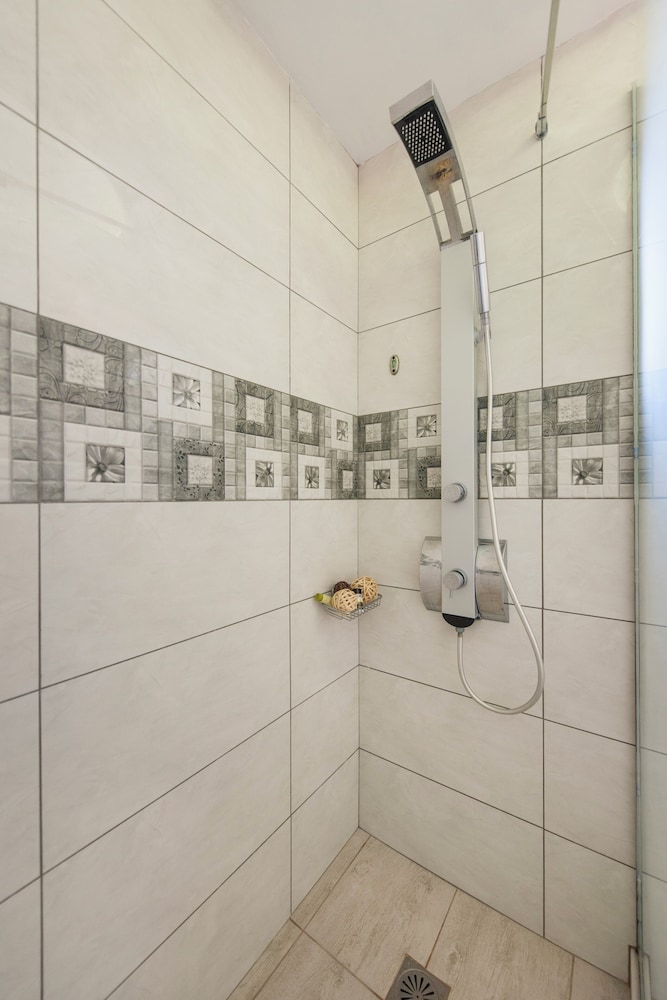 SMARAGDI APARTMENTS 55/55