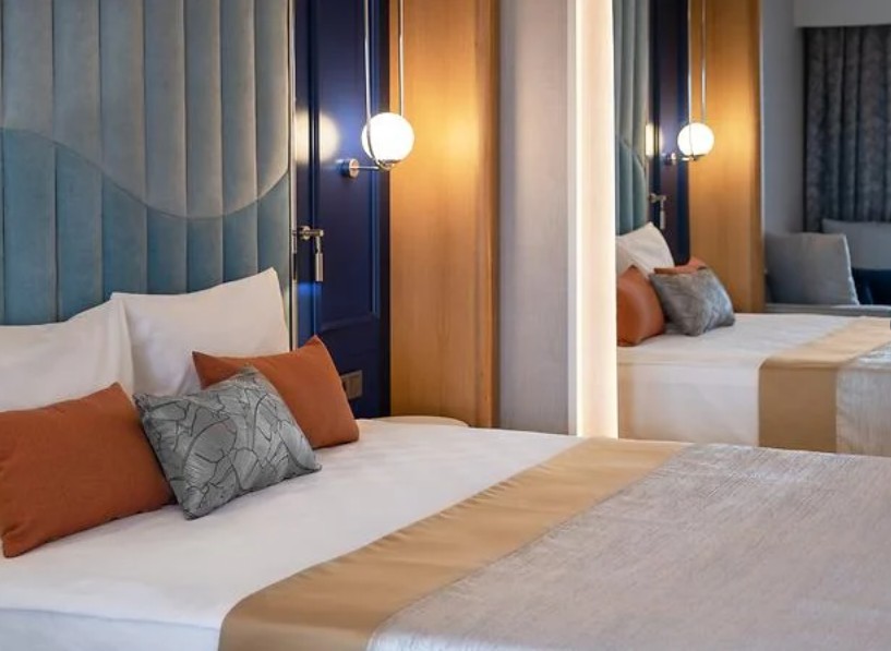 Swim Up, Double Bed, Land View