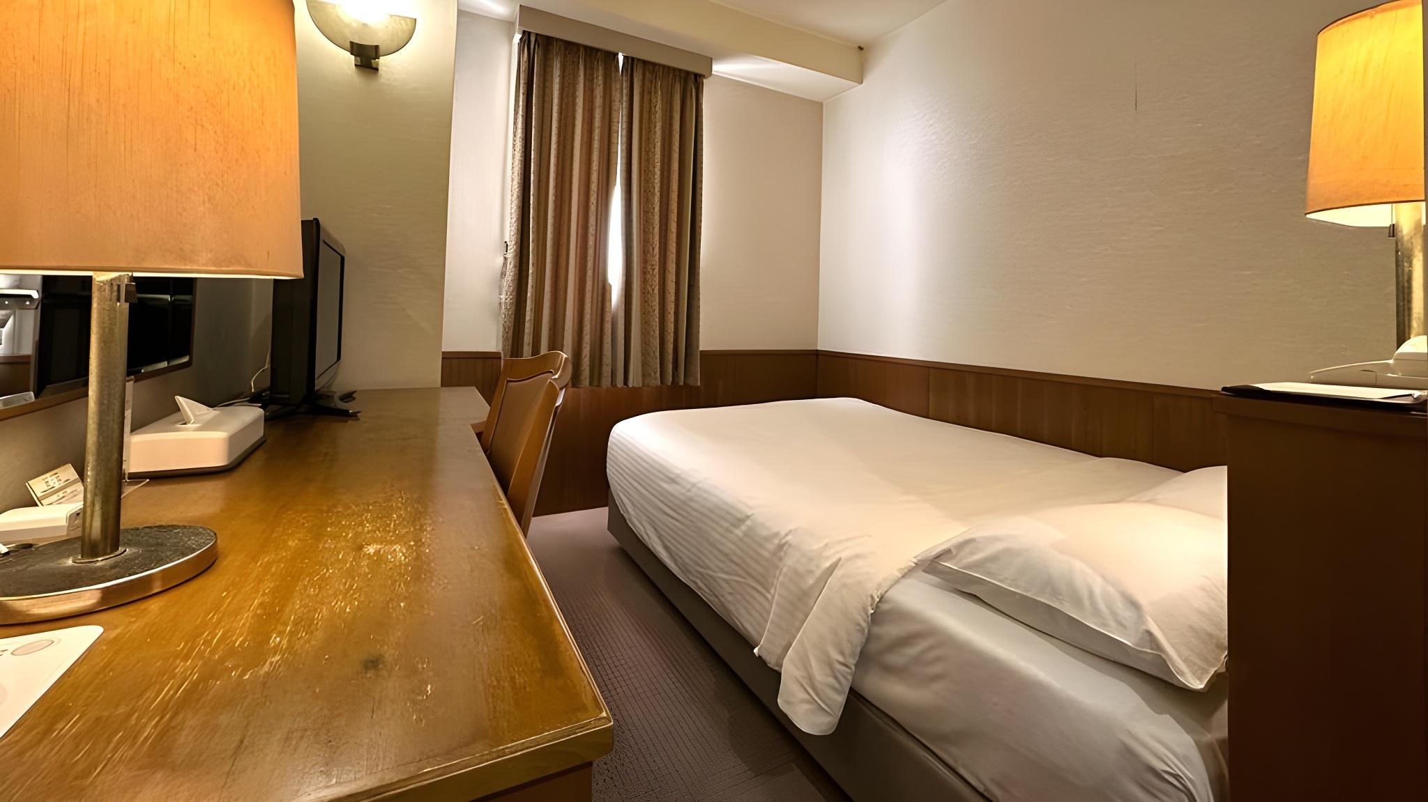 Semi Room, Semi Double Bed, Smoking
