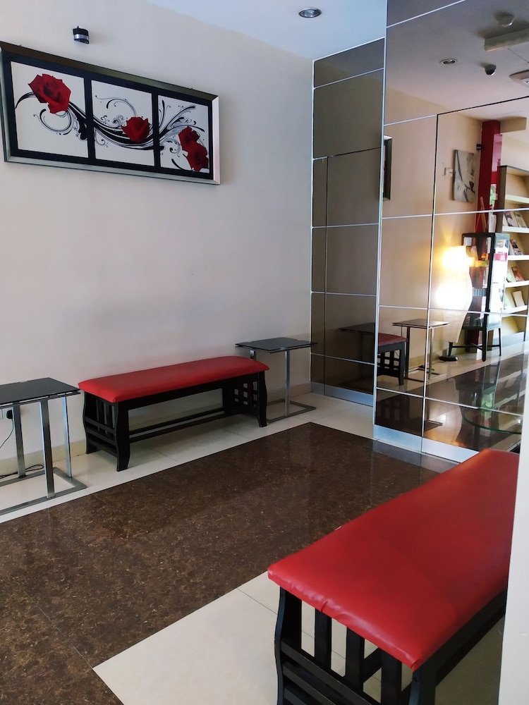 Super OYO 331 I Boutique Hotel 13/16
