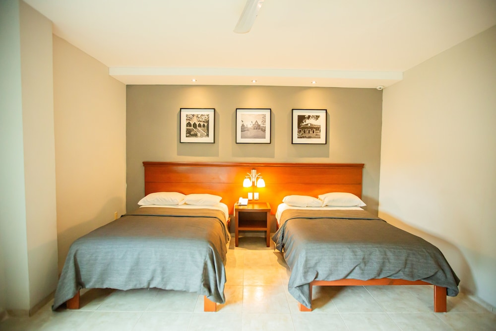 Nacional Hotel Merida 11/50