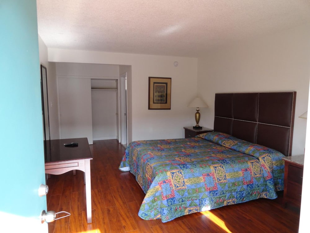 Travel Inn 12/33