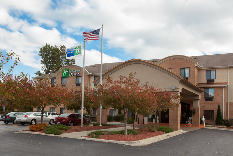 Holiday Inn Express Hotel Suites Canton 56/62