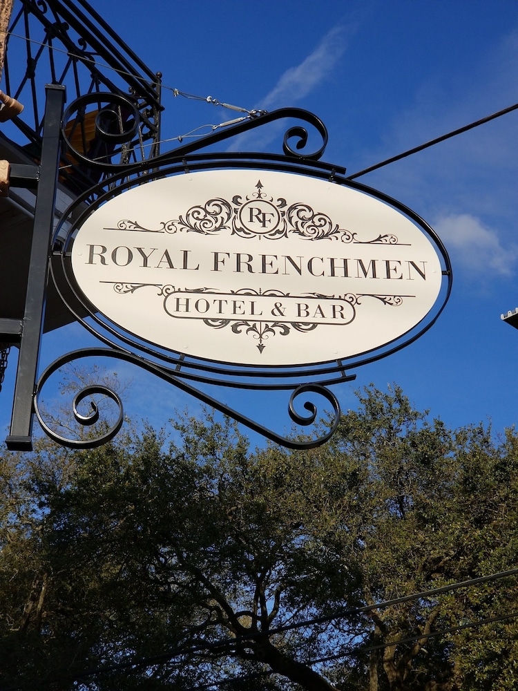 Royal Frenchmen Hotel And Bar 6/72