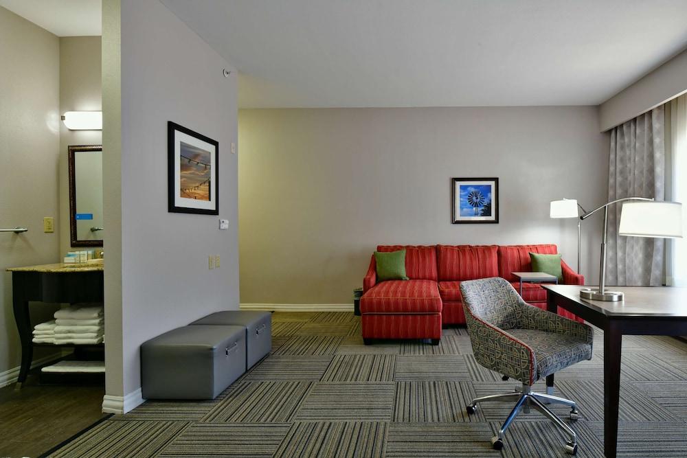 Hampton Inn & Suites Fredericksburg 32/34