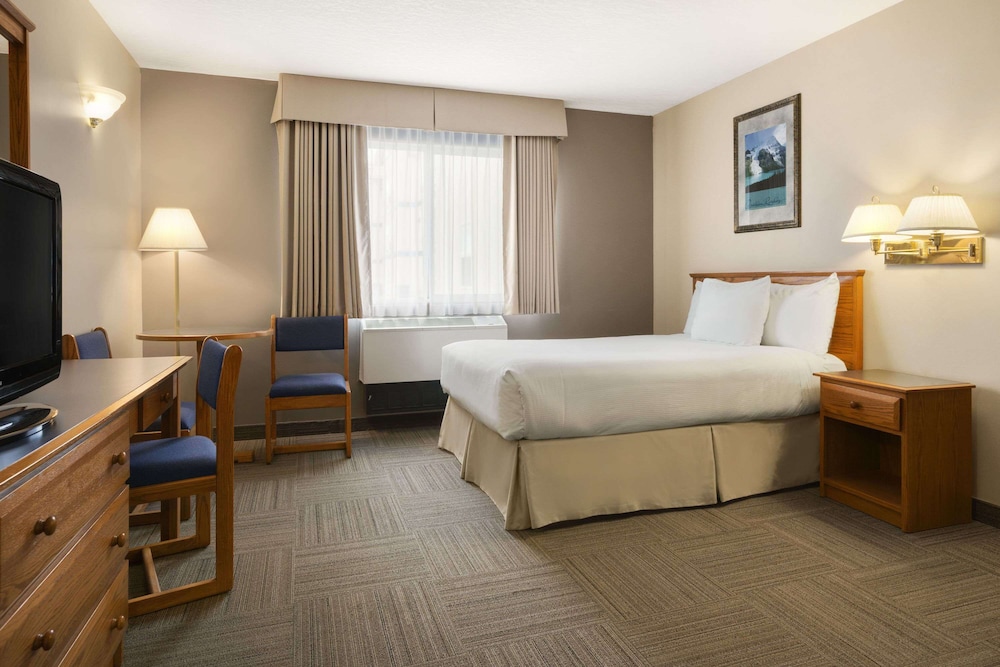 Days Inn By Wyndham Hinton 19/35