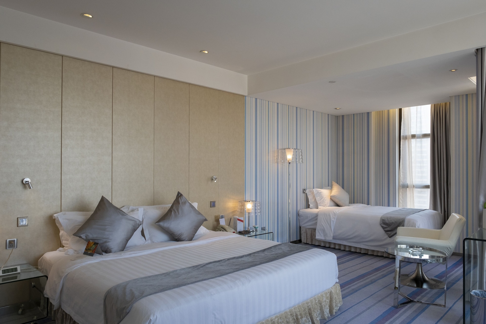 Deluxe, Family, 1 King and 1 Single Beds