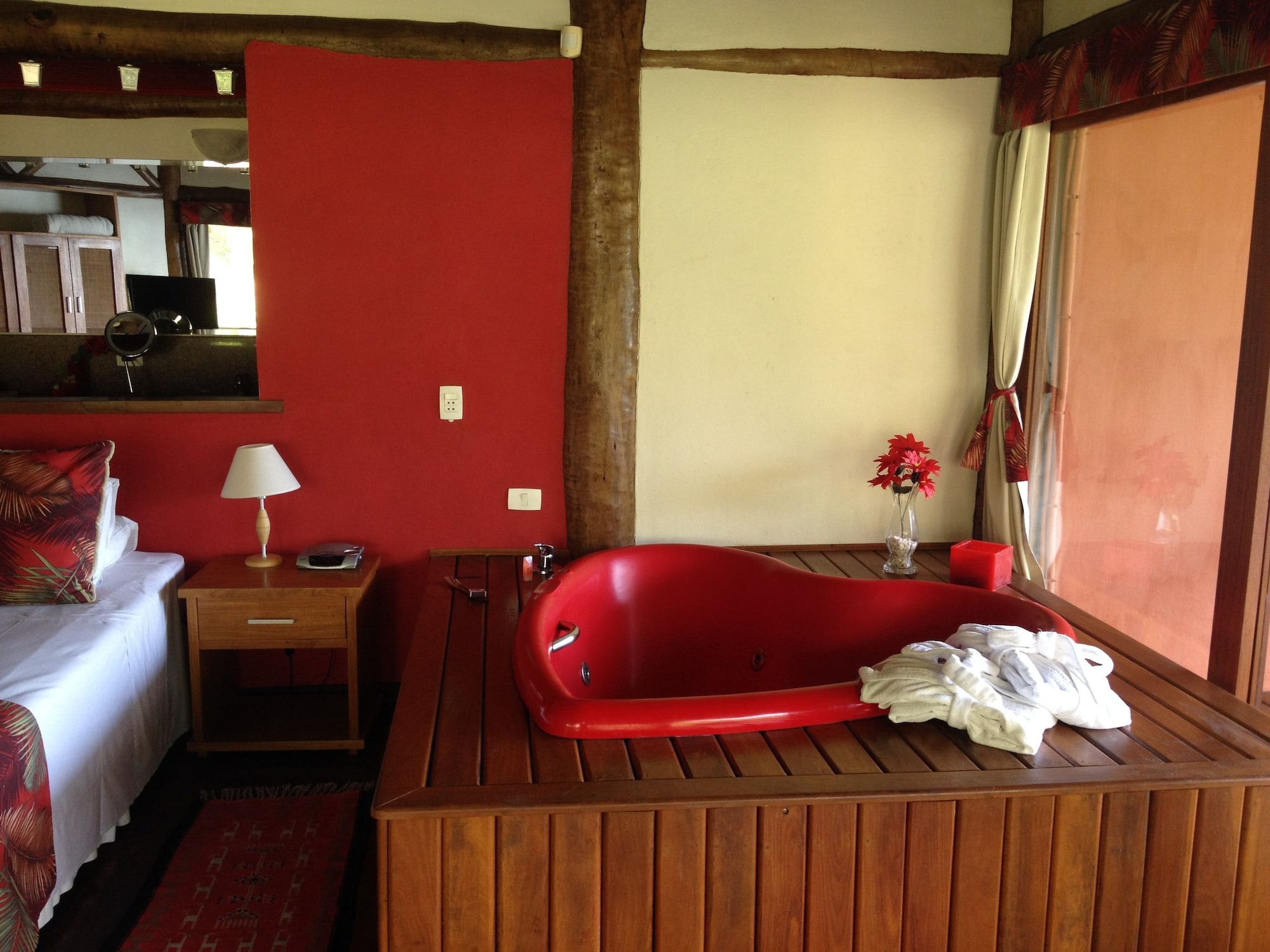 MASTER, SUITE