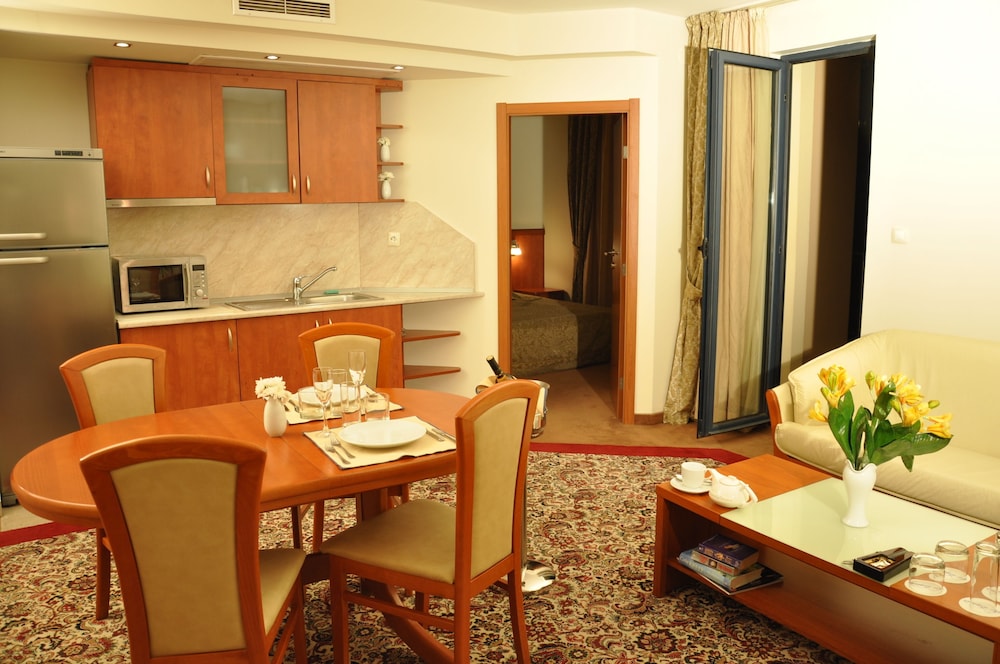 Legends Hotel 36/51