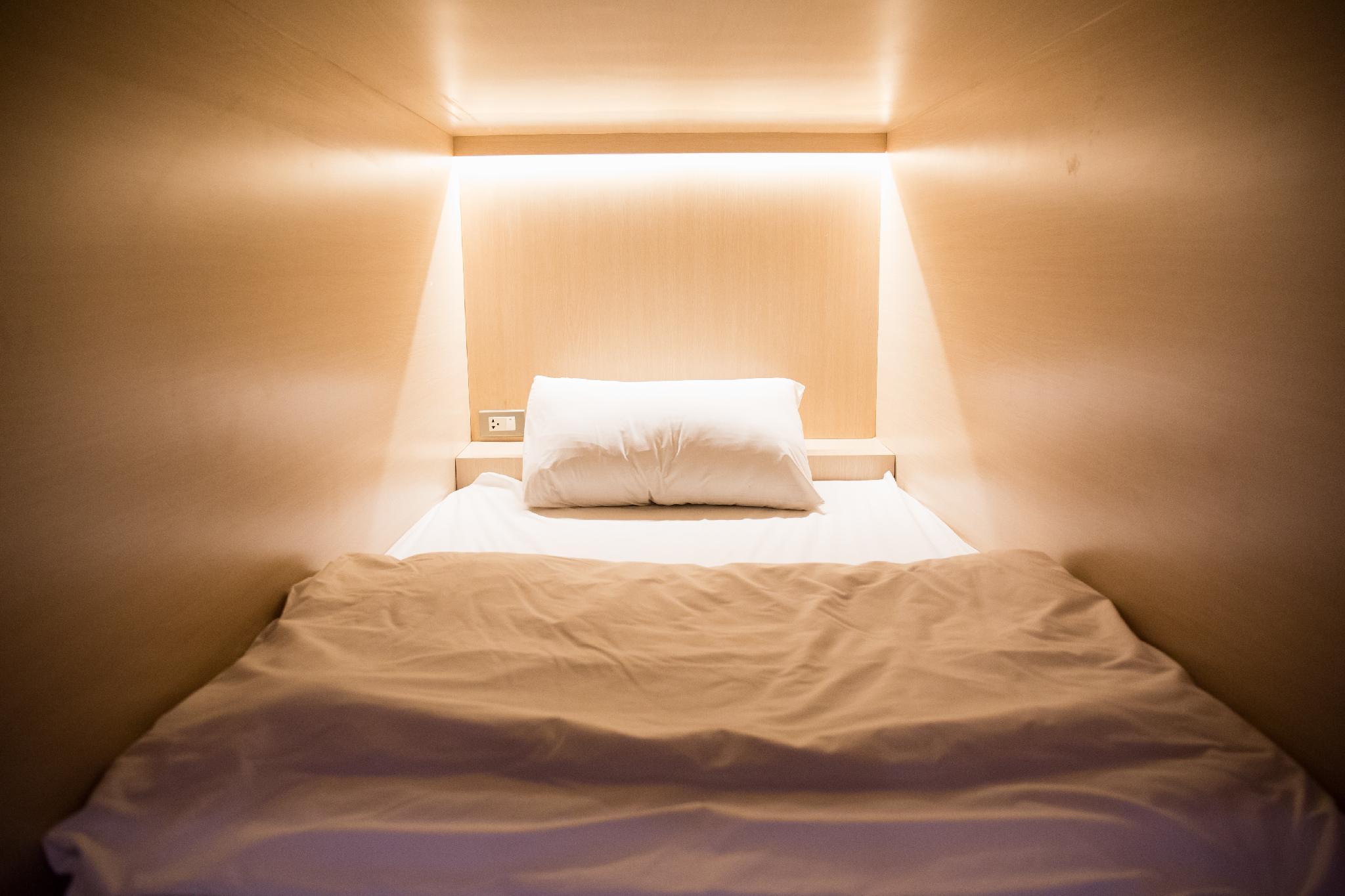Capsule, Mixed Dorm, 6 Beds
