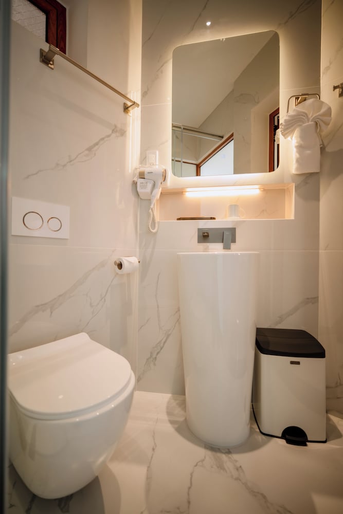 Hue Riverside Villa 46/50