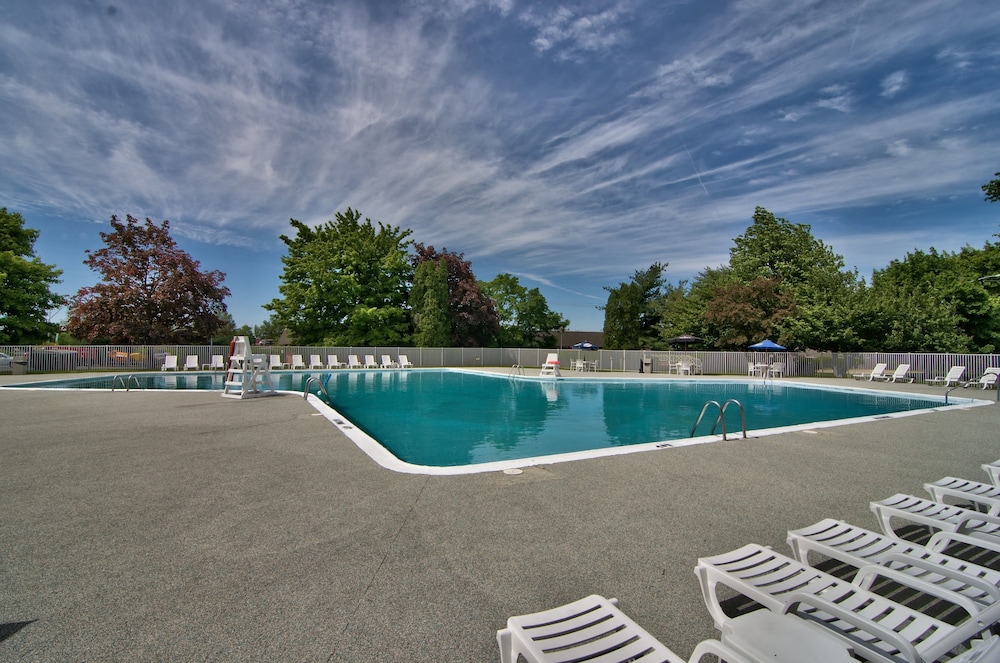 Parkview Inn and Conference Center (ex Econo Lodge) 29/50