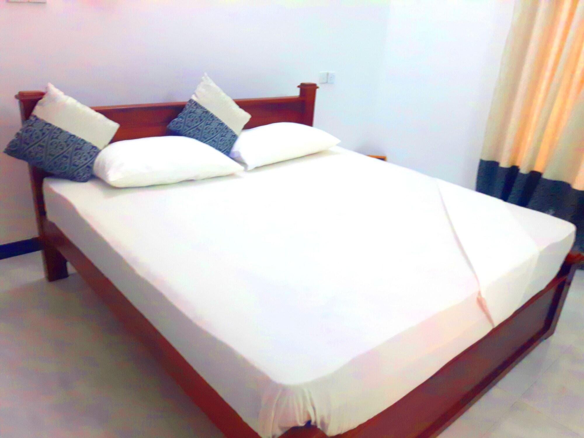 Nadee Villa Guest House 7/19