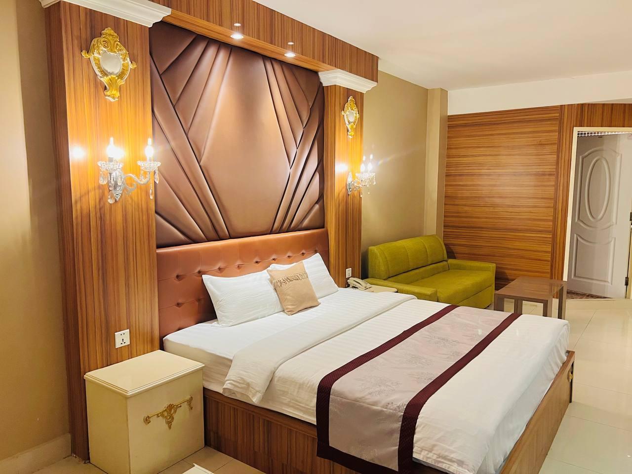 Deluxe, King Bed