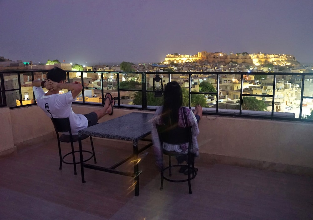 Gaji Hotel 52/64