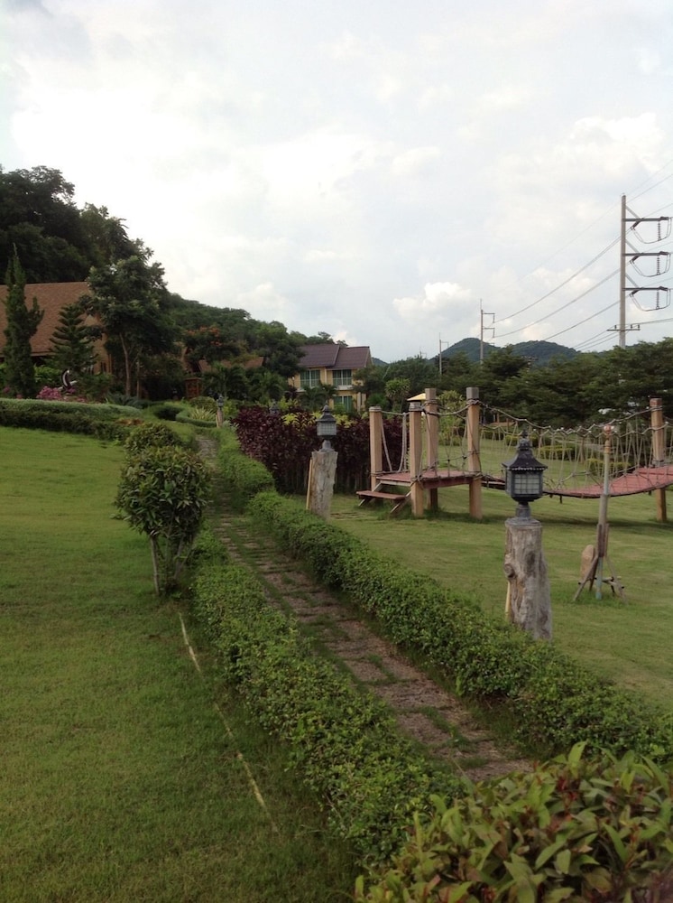 Mai Ngern Mai Thong Resort 24/37