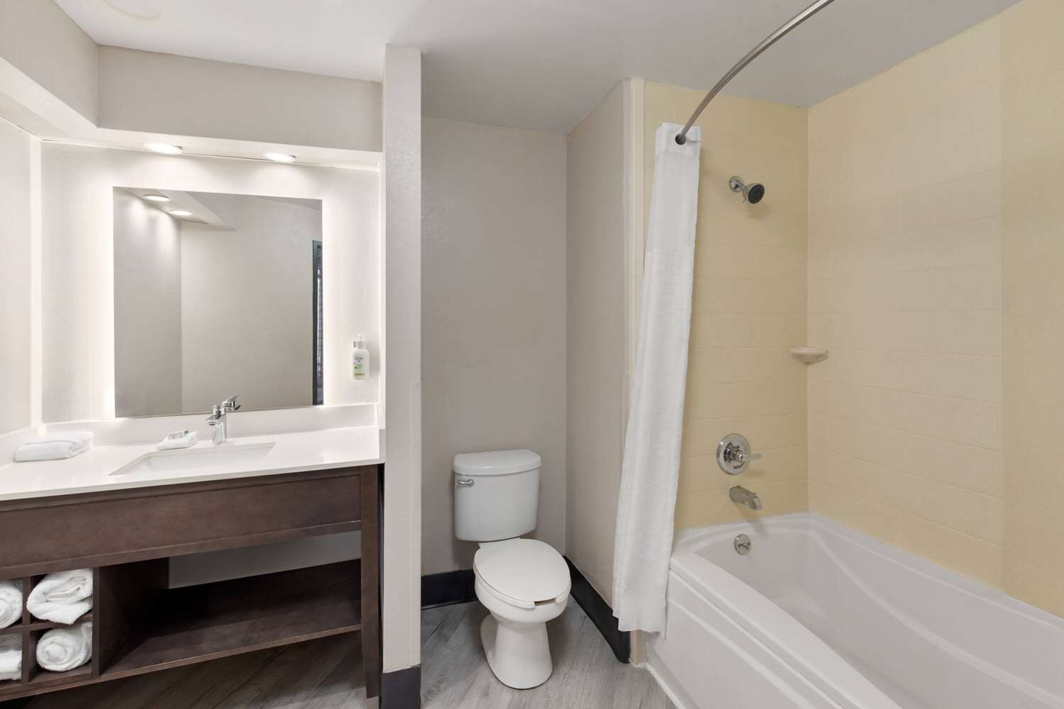 La Quinta Inn & Suites by Wyndham Goodlettsville - Nashville 53/58