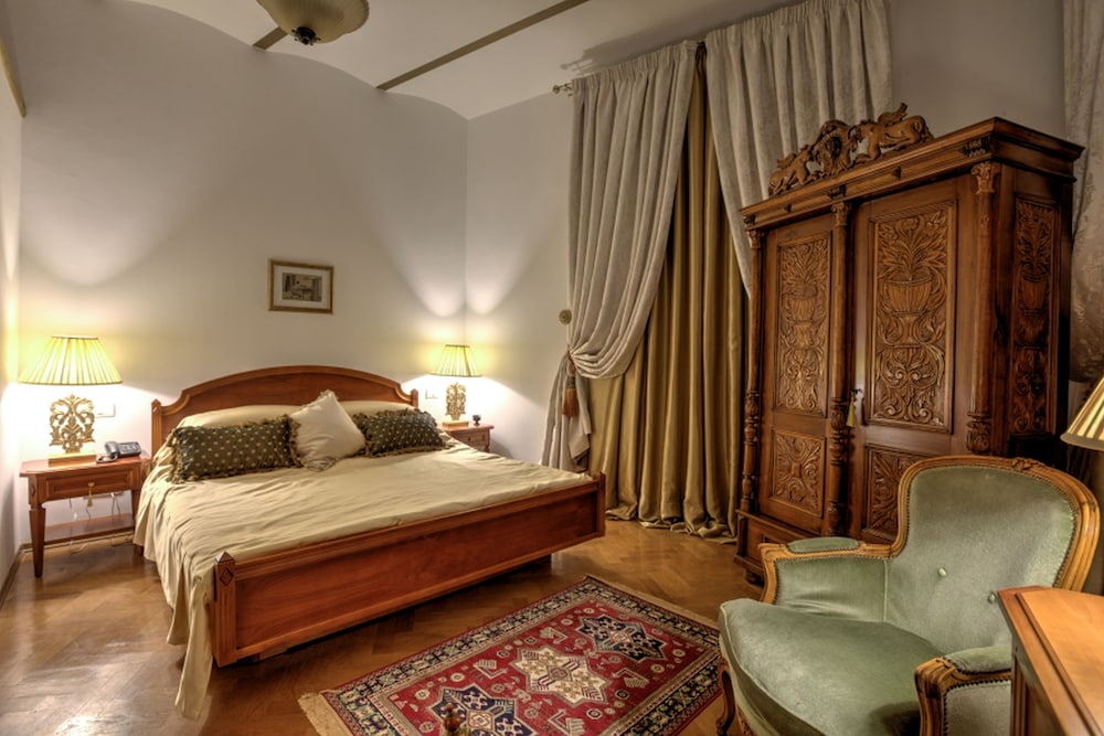 Grand Boutique Hotel 14/77