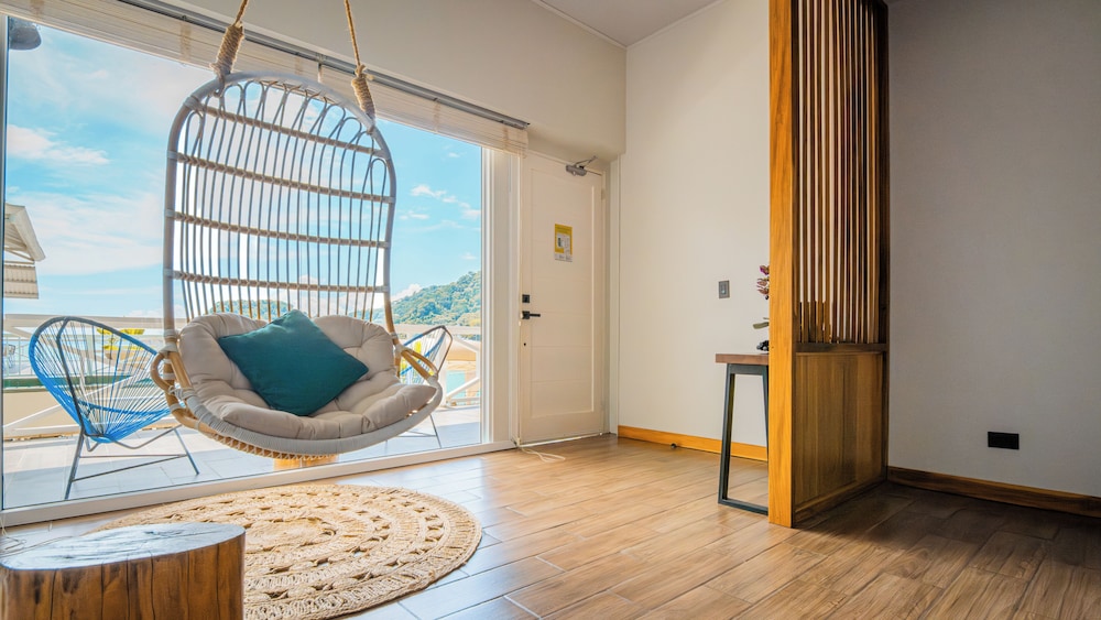 Amaka Ocean Living Lodge 58/82