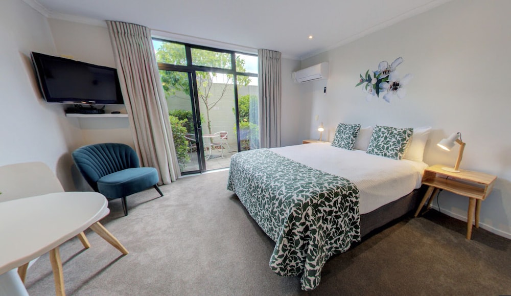 STUDIO, KING BED, COURTYARD AREA, ACCESSIBLE