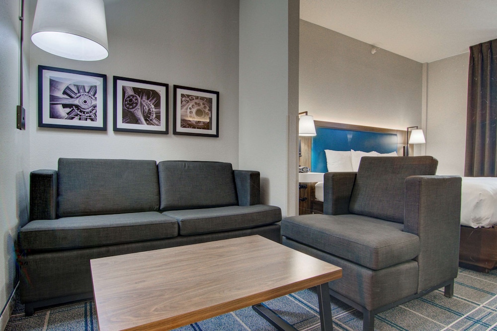 Comfort Suites Newport News Airport VA 31/46