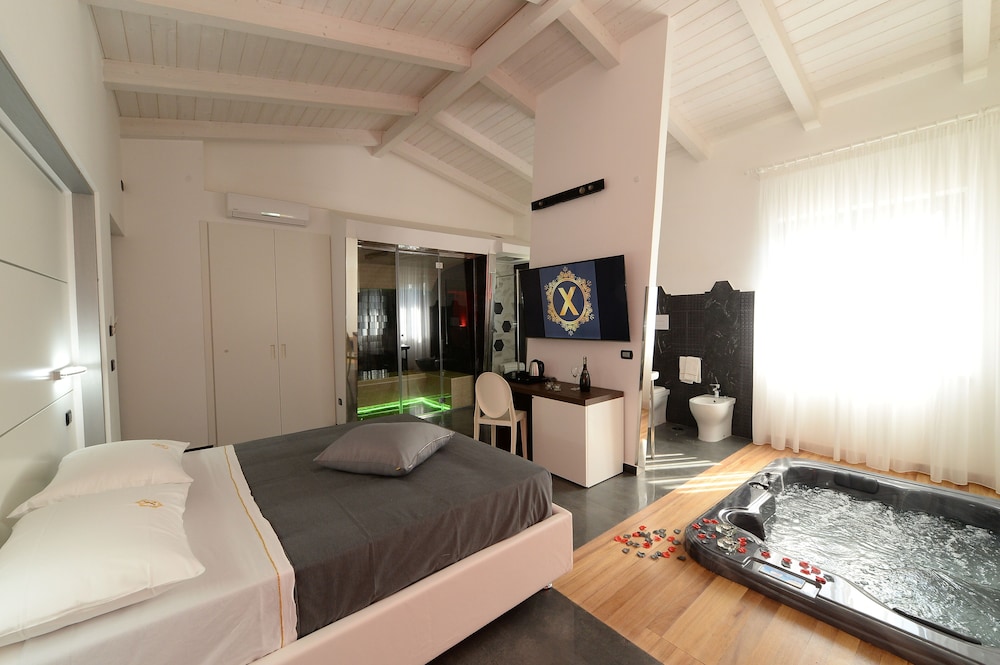 X Hotel 23/66