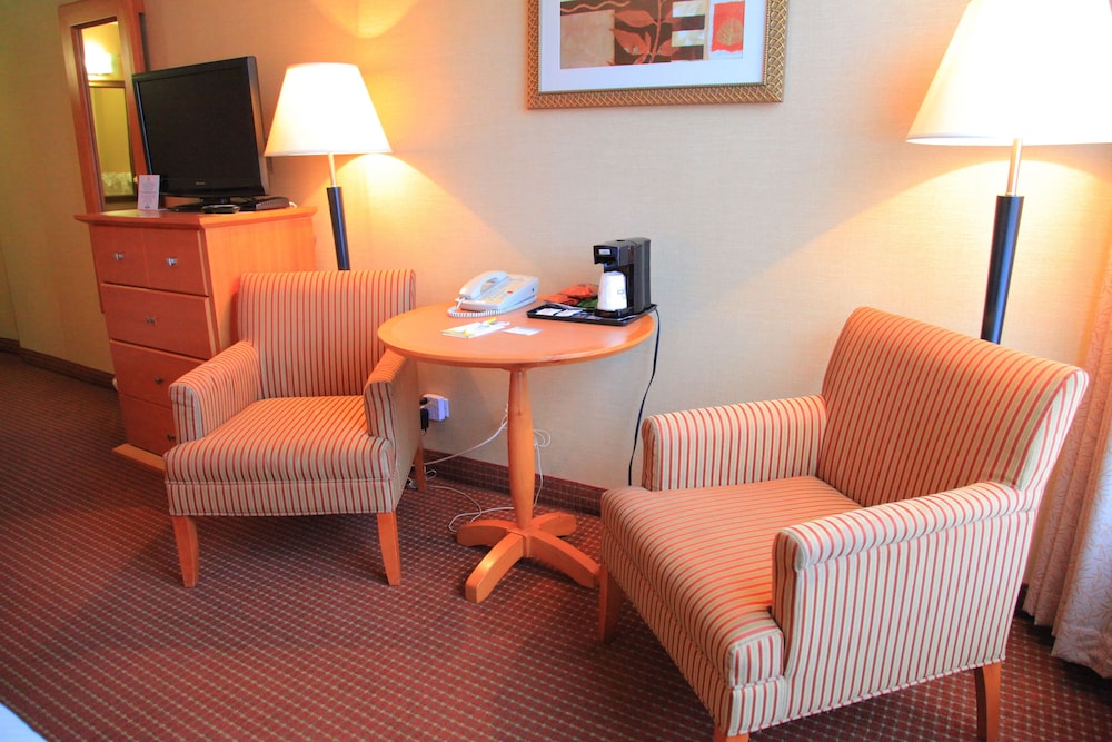 Days Inn by Wyndham Edmonton Downtown 25/38